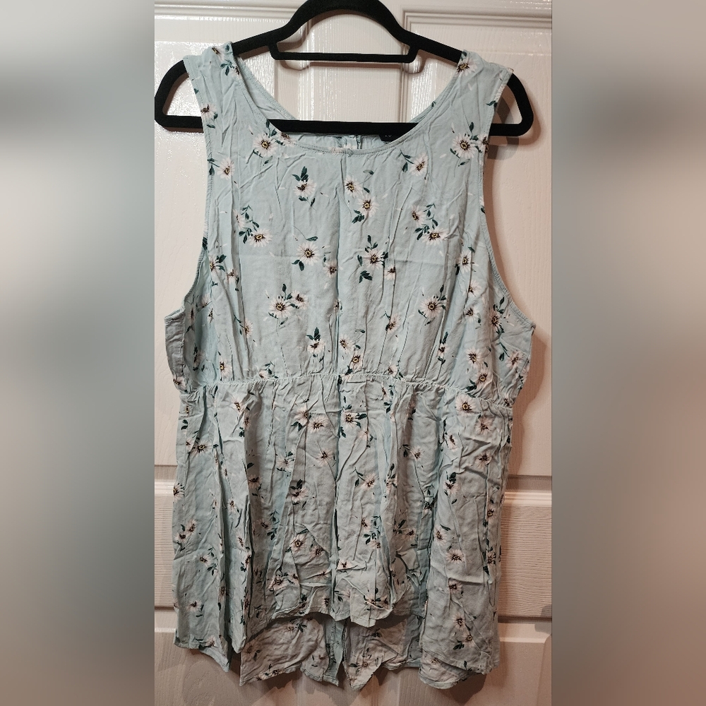 Torrid Floral Sleeveless Top - With Button Back Size 3